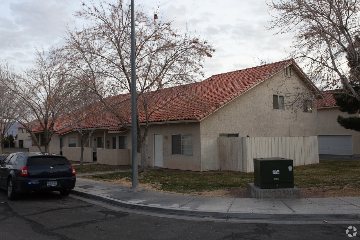 Building Photo - Rainbow Gardens