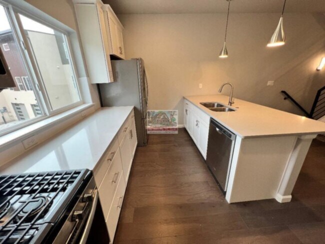 Foto del edificio - New three-story town home in revitalized I...