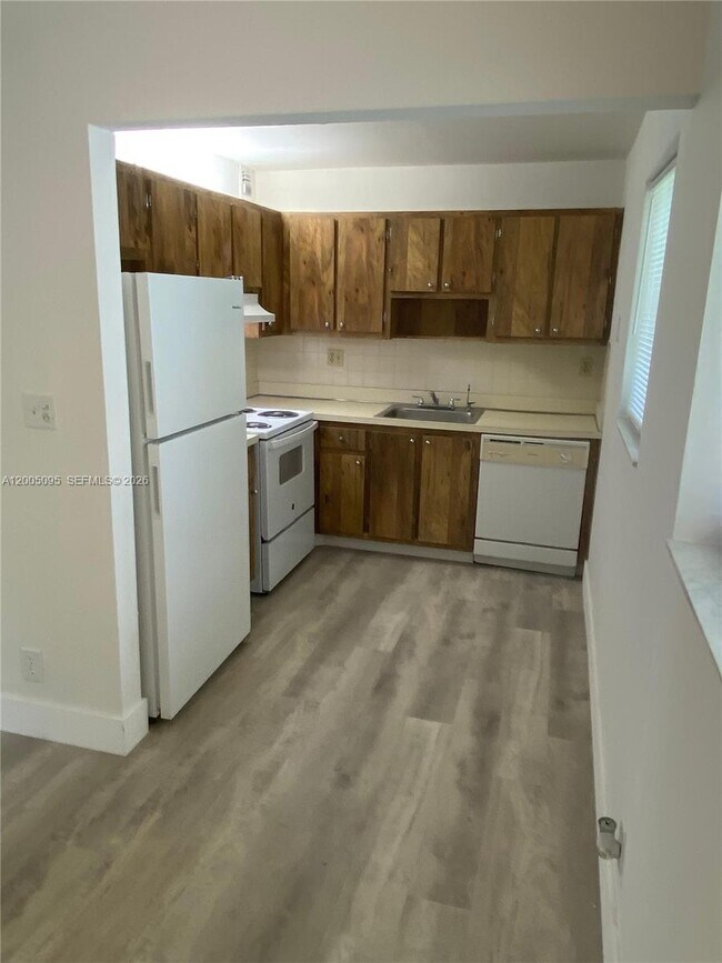 Foto del edificio - 9920 NW 68th Pl