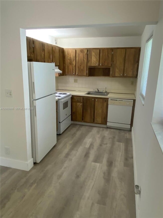 Building Photo - 9920 NW 68th Pl