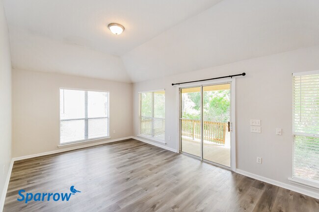 Foto del edificio - 420 Heather Park Ln