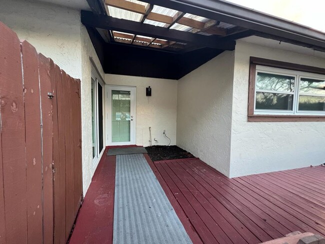 Foto del edificio - Beautifully Renovated 3BR/2BA Townhome in ...