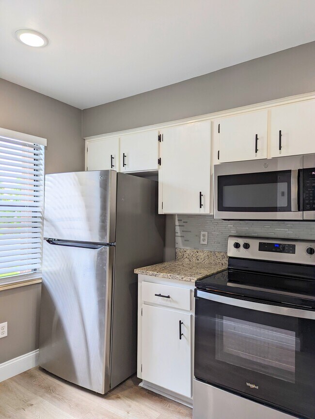 Kitchen - 6198 Willowpointe Cir