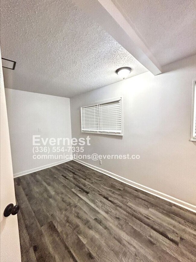 Foto del edificio - 1841 Fairview Blvd