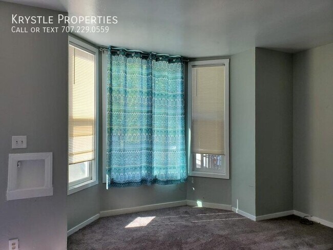 Building Photo - ***COMING SOON! Adorable Lower Level Apart...