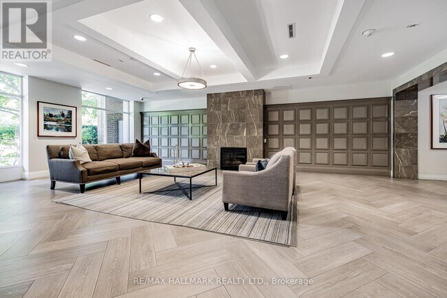 Photo du bâtiment - 245-245 Davisville Ave