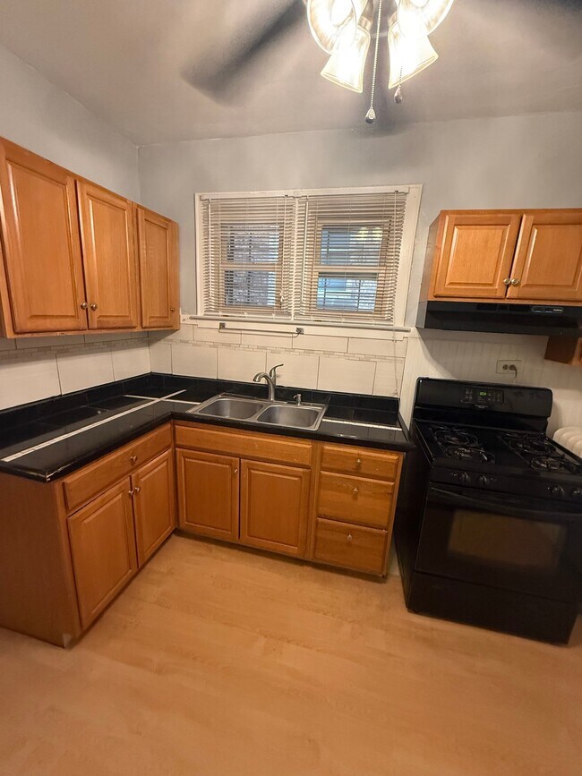 Building Photo - 8240 S Evans Ave
