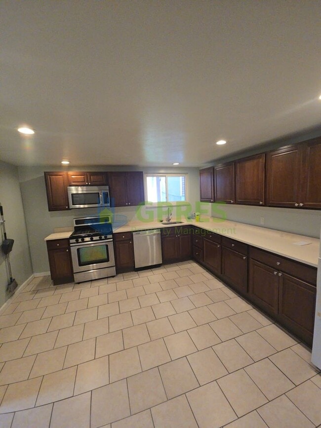 Building Photo - 119 E Sherman St