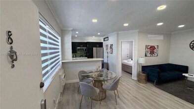 Building Photo - 10004 E Bay Harbor Dr