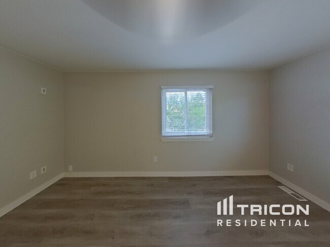 Building Photo - 1515 Saratoga Dr