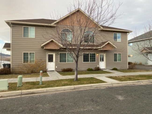 Building Photo - 2744 Overlook Blvd