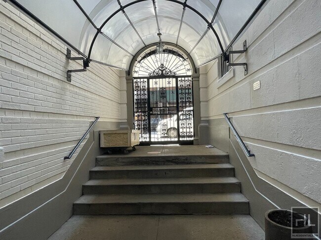 Foto del edificio - EAST 10 STREET