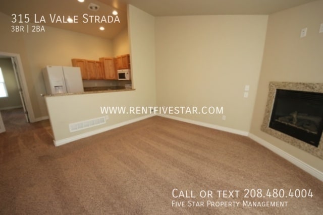 Building Photo - 315 La Valle Strada Ln