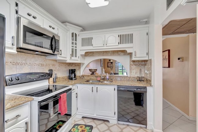 Building Photo - 7101 Golf Colony Ct