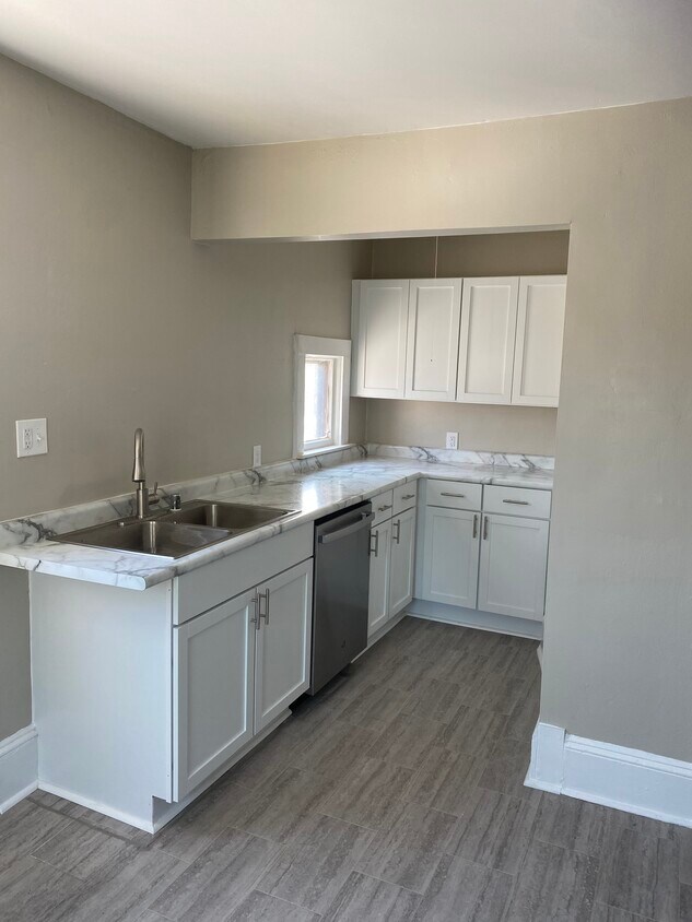 7713 W National Ave Unit Upper, West Allis, WI 53214 Apartments in