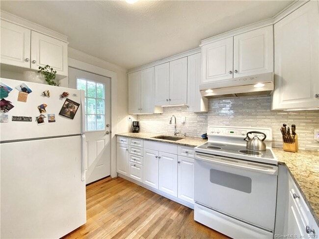 Building Photo - 249 Melville Dr