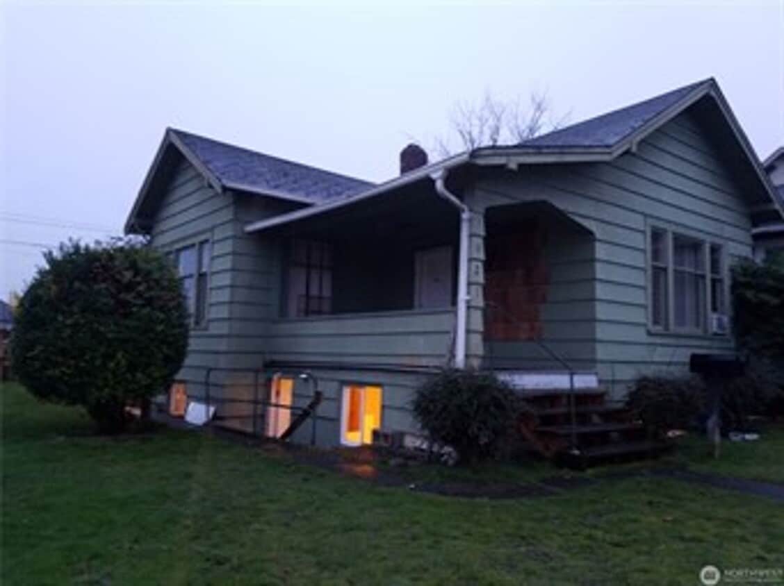 Lower Level Apartment - Lower Level Apartment