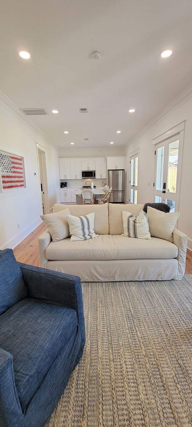 Building Photo - 506 N Beach Blvd