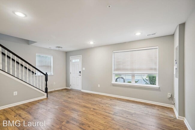 Building Photo - 3 br, 3 bath House - 1396 Hawthorn Dr