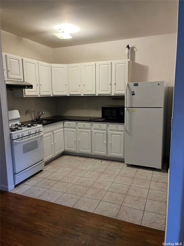 5917 Xenia St, Queens, NY 11368 Room for Rent in Queens, NY