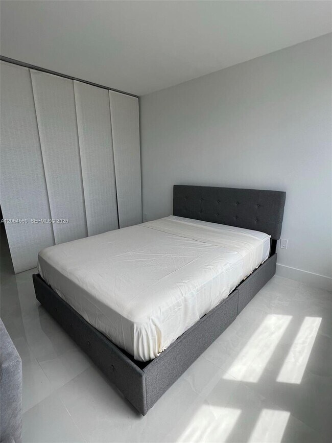Foto del edificio - 2899 Collins Ave