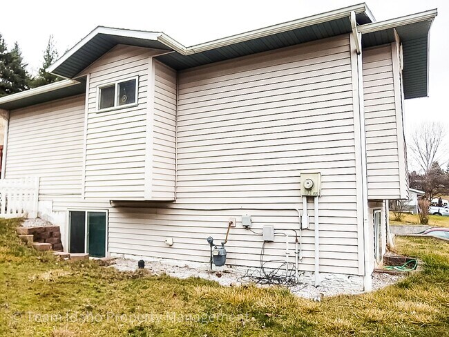 Foto del edificio - Hard to Find! Pet friendly home with attached garage in Moscow