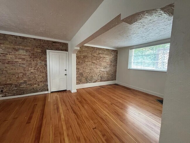 Foto del edificio - 564 E 7th Ave