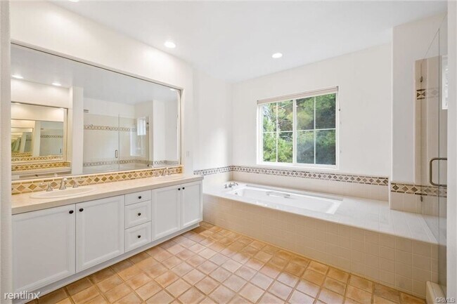 Building Photo - 5 br, 2.5 bath House - 1448 Sea Ridge Dr