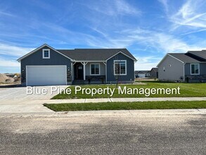 Building Photo - 3840 N Ventura Ave