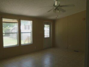 Building Photo - 3 bedroom in Clewiston FL 33440