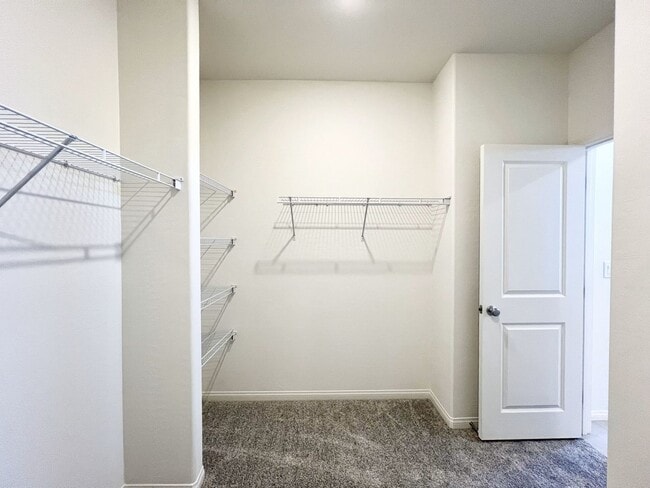 Foto del edificio - 1606 Rock Kestrel St