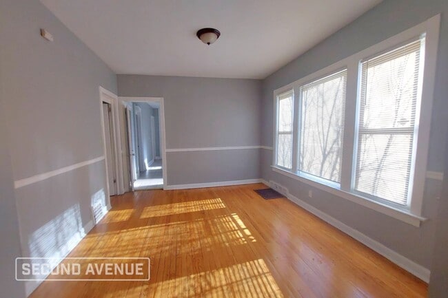 Building Photo - 10743 S Prairie Ave