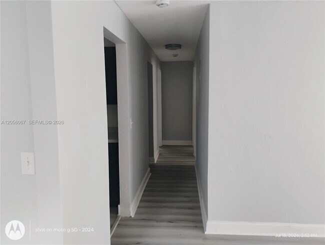Foto del edificio - 4321 W Hallandale Beach Blvd