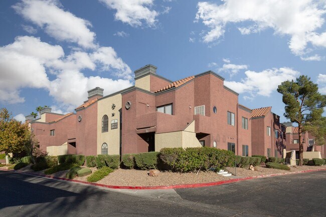 Building Photo - Charming 3-Bedroom, 2-Bath Condo in Centra...