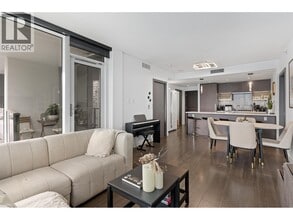 Building Photo - 68 Smithe St