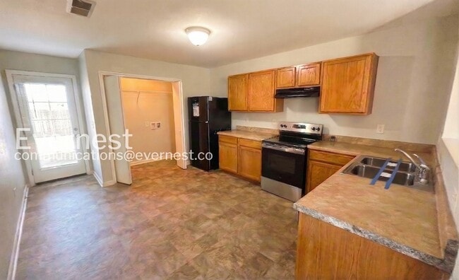 Building Photo - 183 Cloverbrook Dr