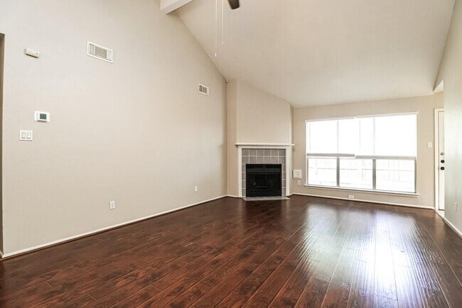 Foto del edificio - 9215 Grandview Park Dr