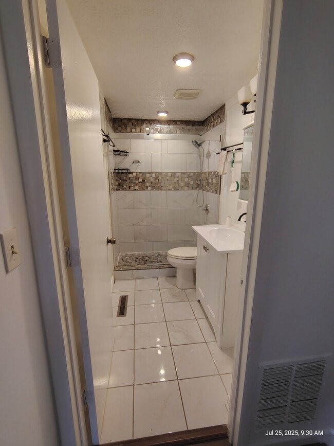 Building Photo - 4165 Commodore St