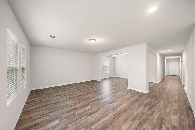 Foto del edificio - 15584 Briar Forest Dr