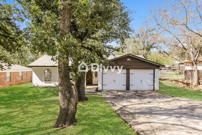 Foto del edificio - 1112 Lakewood Cir
