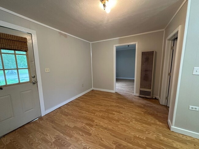 Building Photo - 2020 Thorn Rd