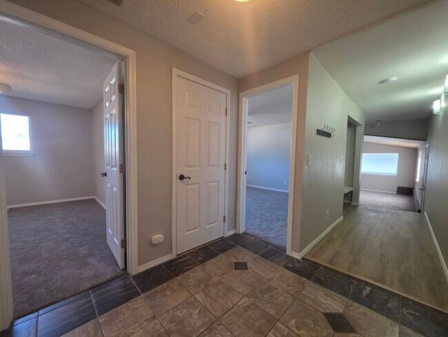 Foto del edificio - 7113 W Arrowhead Ave