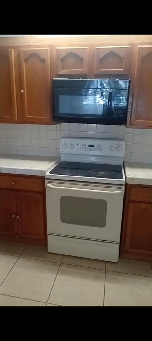 Foto del edificio - 14830 Naranja Lakes Blvd