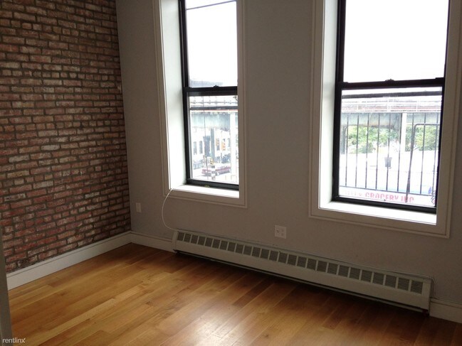 Building Photo - 291 Irving Ave