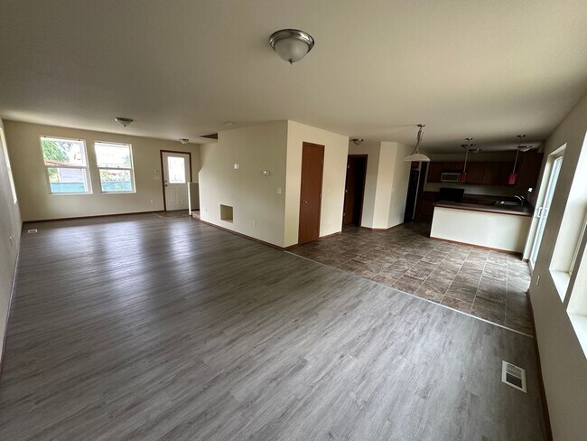 Foto del edificio - Beautiful 4 Bedroom / 3 Bath Home