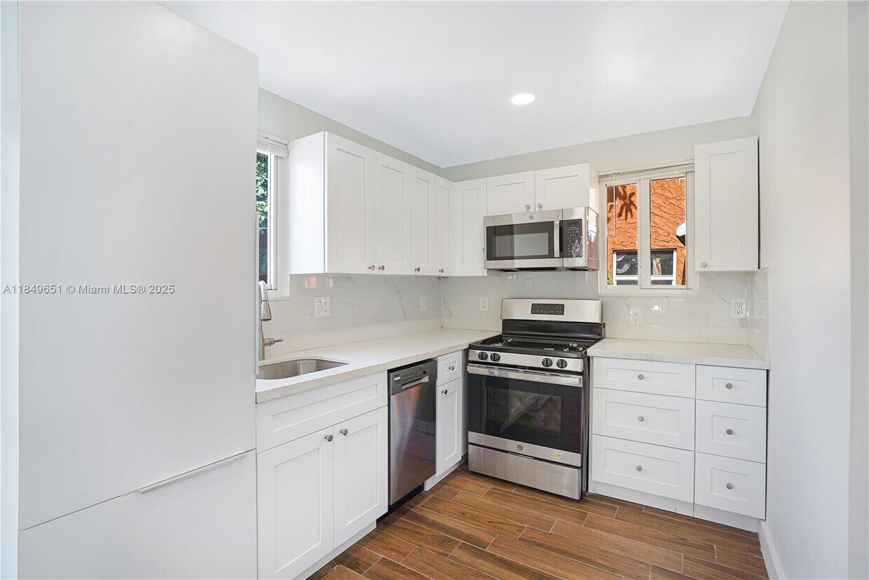 Foto principal - 1845 Monroe St