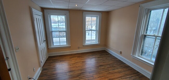 Building Photo - 166 Main St