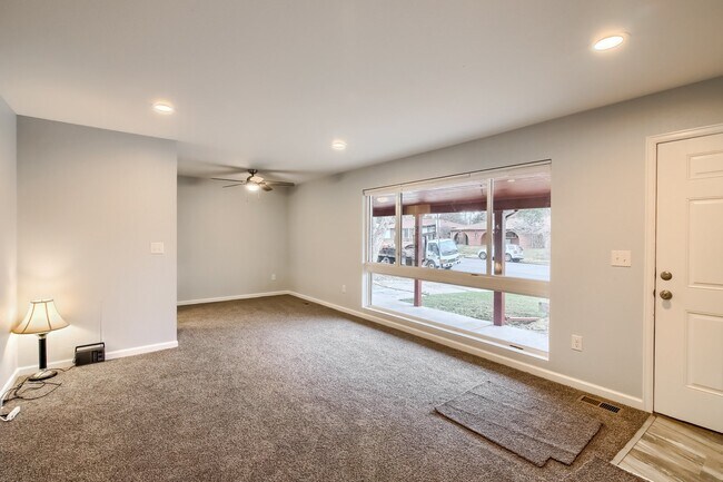 Foto del edificio - Fully Renovated 5 Bedroom Denver Home w/ F...