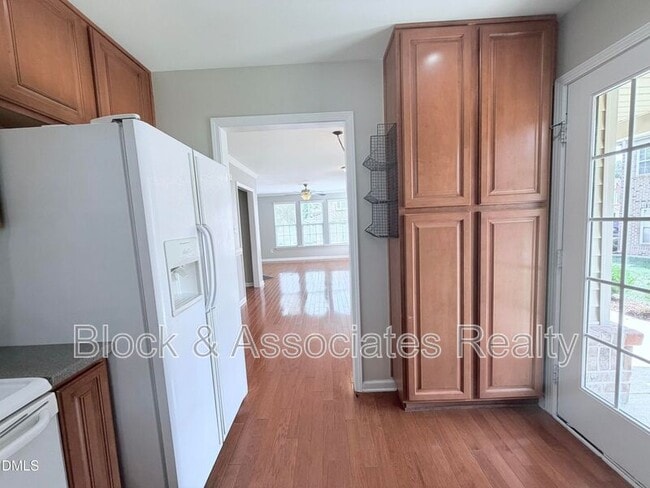 Building Photo - 9812 Grettle Ct