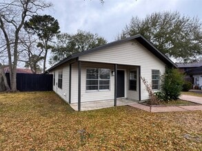 Building Photo - 918 Bolton Ct